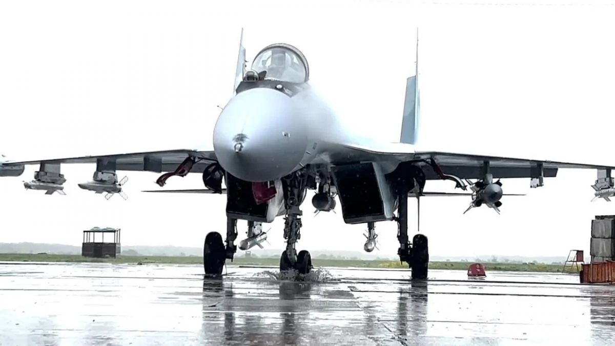 Росіяни показали Су-35С у "&lrm;режимі звіра": які саме ракети несе винищувач (фото)