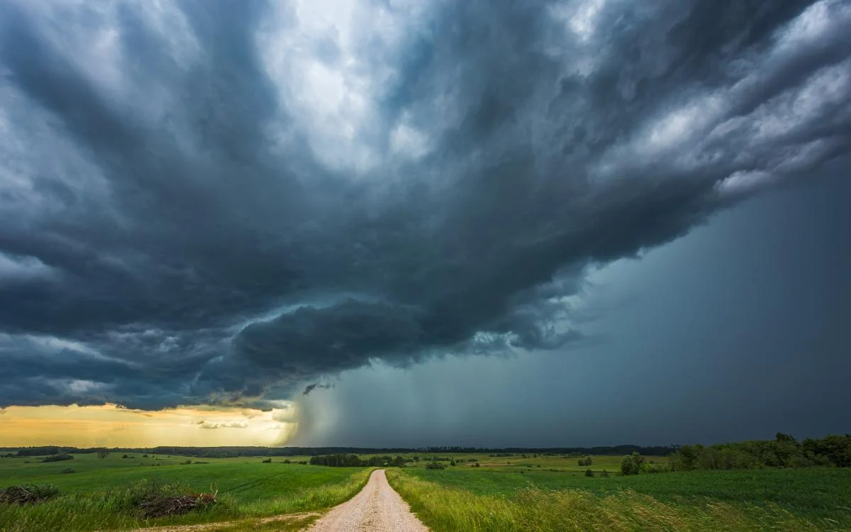 Синоптик попередив про негоду в Україні: які області у небезпеці