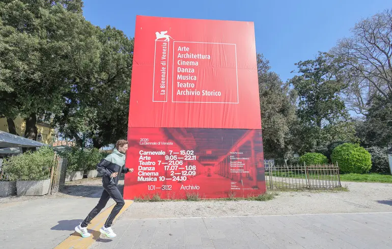 Скандал на Венеційській бієнале - журі пішло у відставку 1