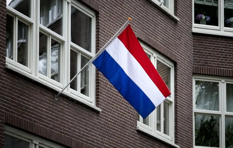 У Нідерландах було конфісковано 800 серверів у рамках розслідування справи, пов'язаної з російськими хакерами. Поліція здійснила обшуки в дата-центрах. У Нідерландах було конфісковано 800 серверів у рамках розслідування справи, пов'язаної з російськими хакерами. Поліція здійснила обшуки в дата-центрах. 1