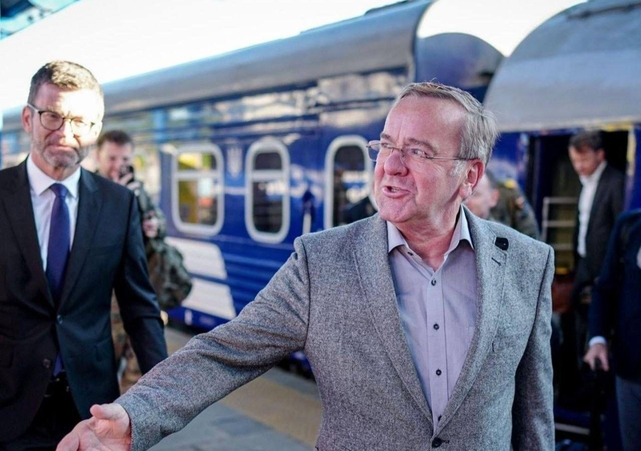 В Україну прибув міністр оборони Німеччини Борис Пісторіус. 1