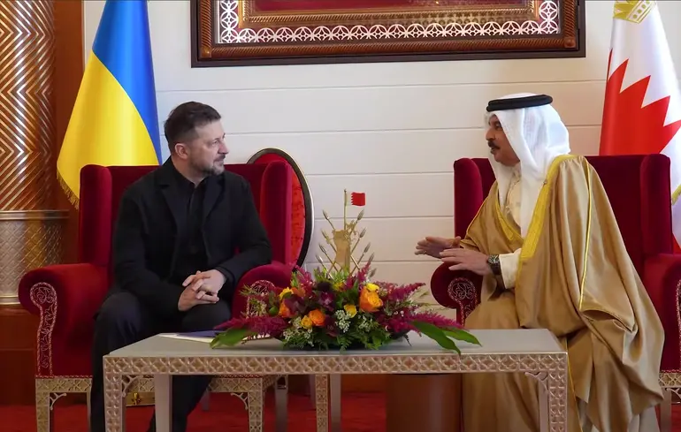 Візит президента Зеленського до Бахрейну став нагодою для обговорення питань оборони та співпраці в аграрному секторі. Візит президента Зеленського до Бахрейну став нагодою для обговорення питань оборони та співпраці в аграрному секторі. 1