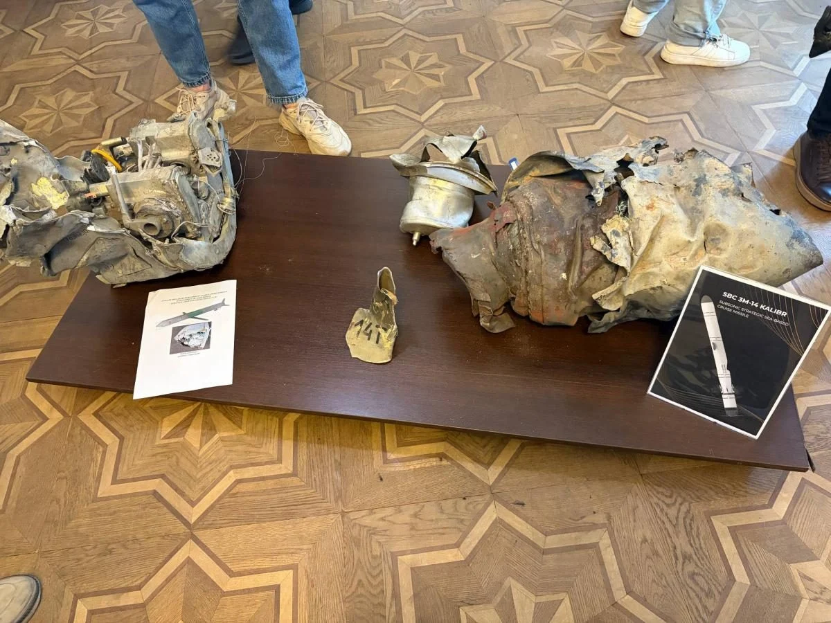 Журналістам продемонстрували електронне обладнання "Орешника" (фото) 3 Журналістам показали електронне начиння "Орешника" (фото)