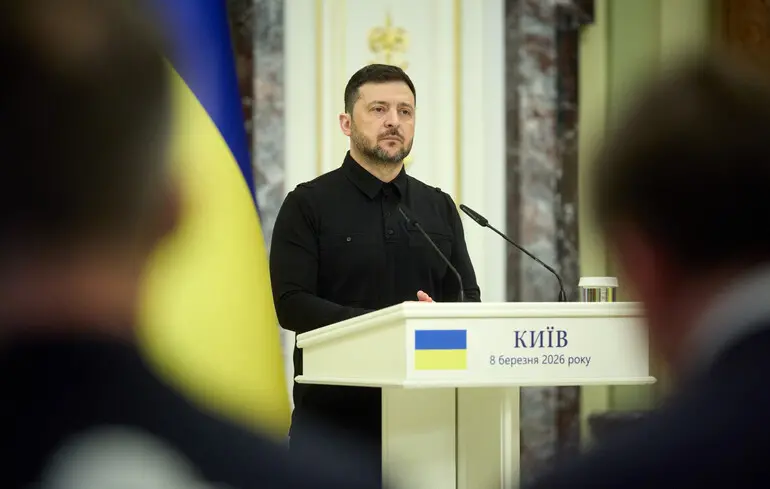 Президент України Володимир Зеленський прокоментував затримку у постачанні нових систем Patriot, зазначивши, що Київ несе відповідальність за цю ситуацію та встановив терміни для вирішення питання. 1