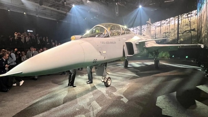 Компанія Saab представила новий винищувач п'ятого покоління Gripen NG. 1