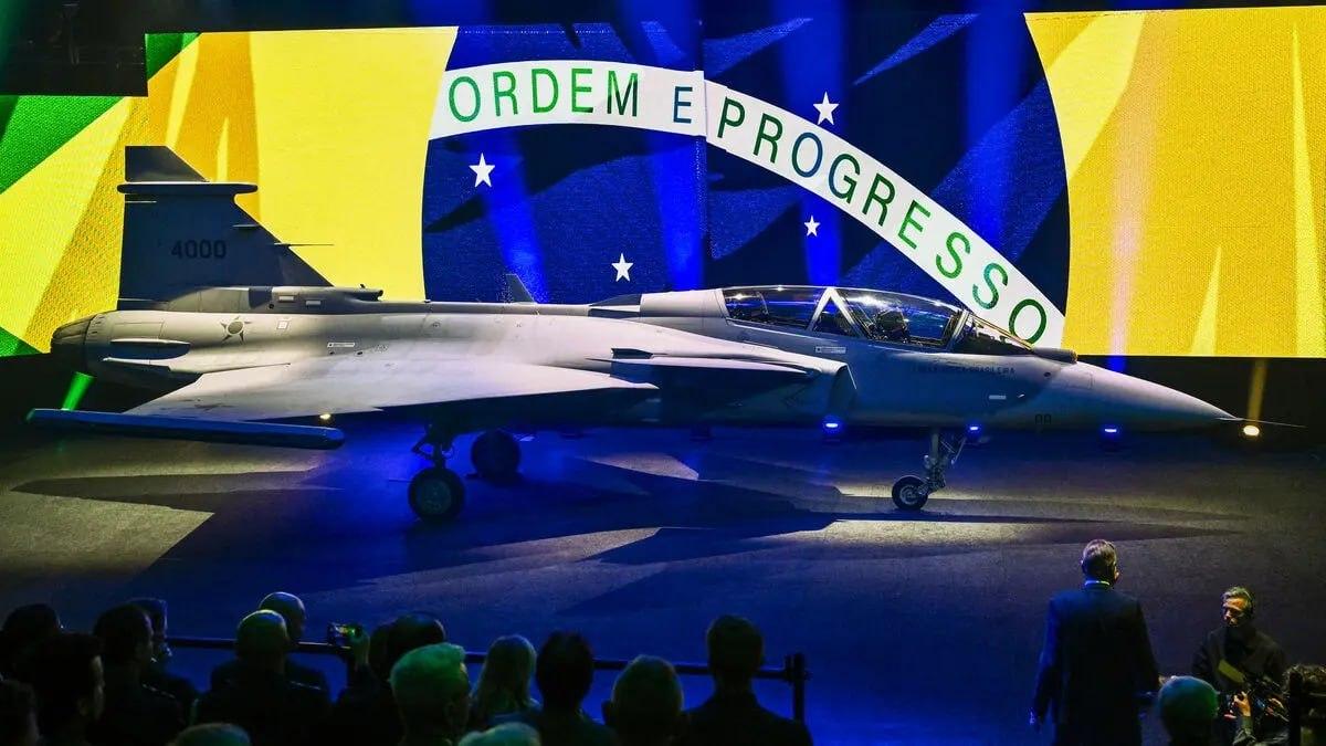 Шведи вперше показали новий винищувач Gripen F (фото)