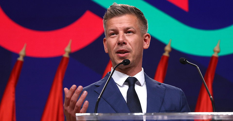 Угорщина планує й надалі здійснювати закупівлю енергоресурсів у Російської Федерації, – повідомив Мадяр. 1