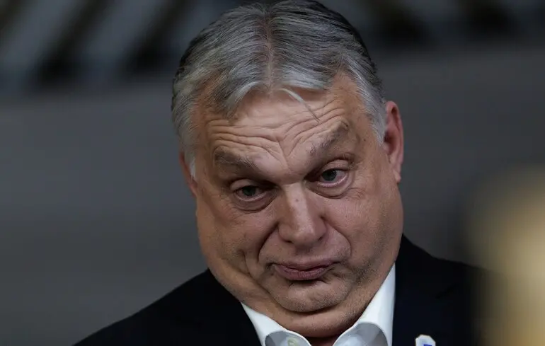 В Угорщині затримали інкасаторів Ощадбанку за розпорядженням Орбана, повідомляють ЗМІ, посилаючись на результати розслідування. 1
