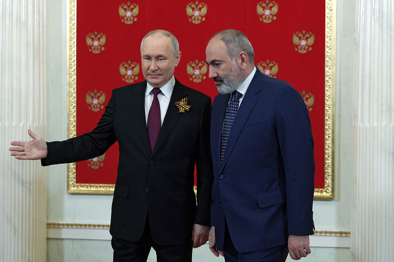 Існує два пояснення загроз з боку Російської Федерації стосовно Вірменії, - зазначив Кочинян. 1
