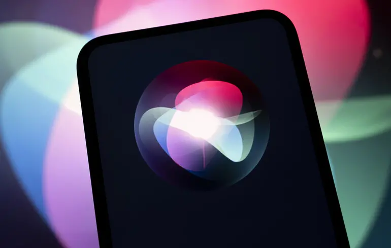 Apple призупинила впровадження Siri AI в Європейському Союзі - рішення компанії було заблоковано через вимоги Закону про цифрові ринки. Apple призупинила впровадження Siri AI в Європейському Союзі - рішення компанії було заблоковано через вимоги Закону про цифрові ринки. 1