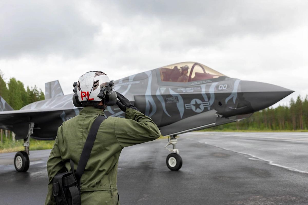 Більше 50% американських F-35 не можуть виконувати польоти, повідомляє Defense News. 1 Більше половини американських F-35 непридатні до польотів, - Defense News