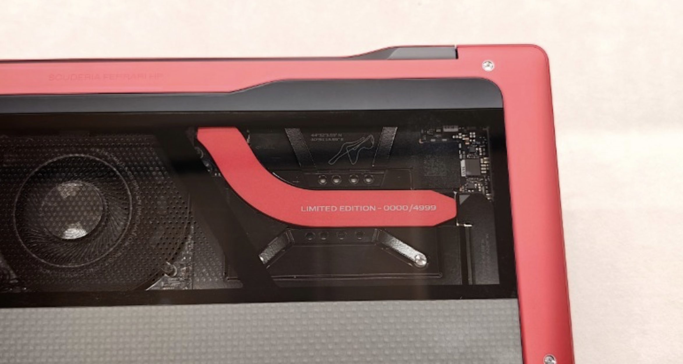 Ferrari та HP анонсували обмежену серію ноутбука, вартість якого становить 5599 доларів. Ferrari та HP анонсували обмежену серію ноутбука, вартість якого становить 5599 доларів. 2