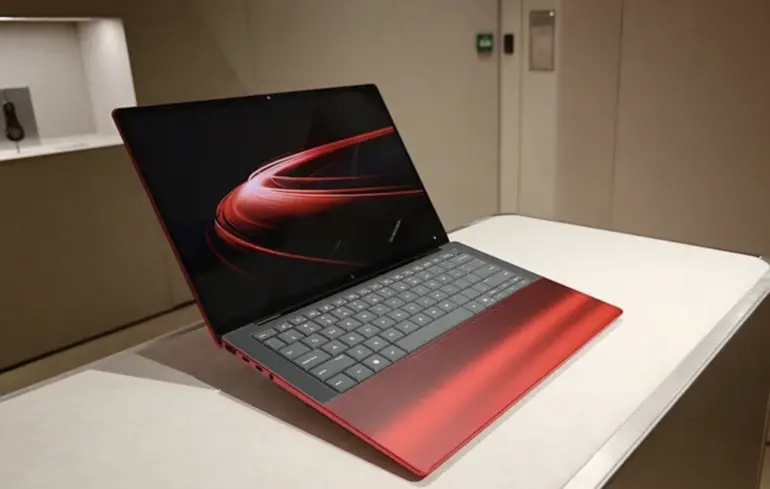 Ferrari та HP анонсували обмежену серію ноутбука, вартість якого становить 5599 доларів. Ferrari та HP анонсували обмежену серію ноутбука, вартість якого становить 5599 доларів. 1
