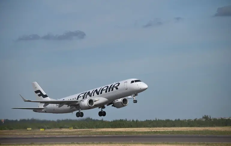 Finnair розглядає можливість впровадження інтернет-зв'язку на борту своїх літаків, обираючи між пропозиціями компаній SpaceX та Amazon. Finnair розглядає можливість впровадження інтернет-зв'язку на борту своїх літаків, обираючи між пропозиціями компаній SpaceX та Amazon. 1