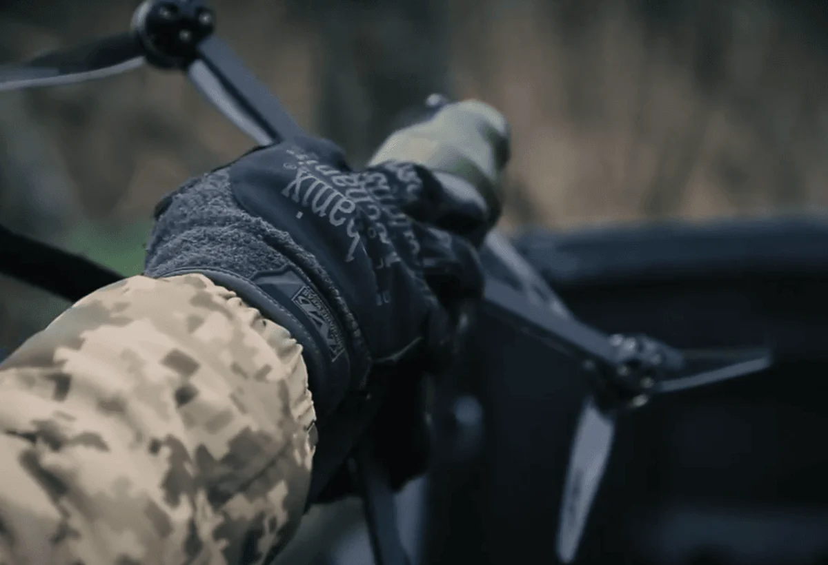 FPV-дрони змінюють ситуацію: американський фахівець закликає до евакуації військового флоту. 1 FPV-дрони змінюють правила гри: американський експерт закликає до евакуації флоту