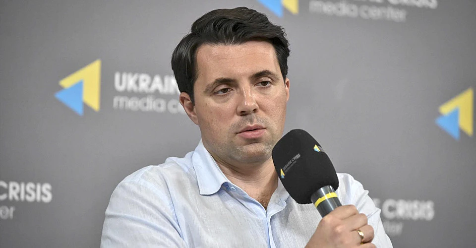 Ключова проблема енергетики: дефіцит генерувальних потужностей Основна проблема в енергетичному секторі: нестача генераційних потужностей. 2
