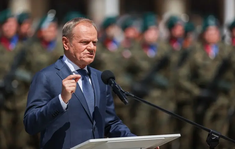 Конфлікт між Україною та Польщею, що виник через питання Української повстанської армії, спонукав Дональда Туска звернутися до Володимира Зеленського та Ярослава Навроцького. Конфлікт між Україною та Польщею, що виник через питання Української повстанської армії, спонукав Дональда Туска звернутися до Володимира Зеленського та Ярослава Навроцького. 1