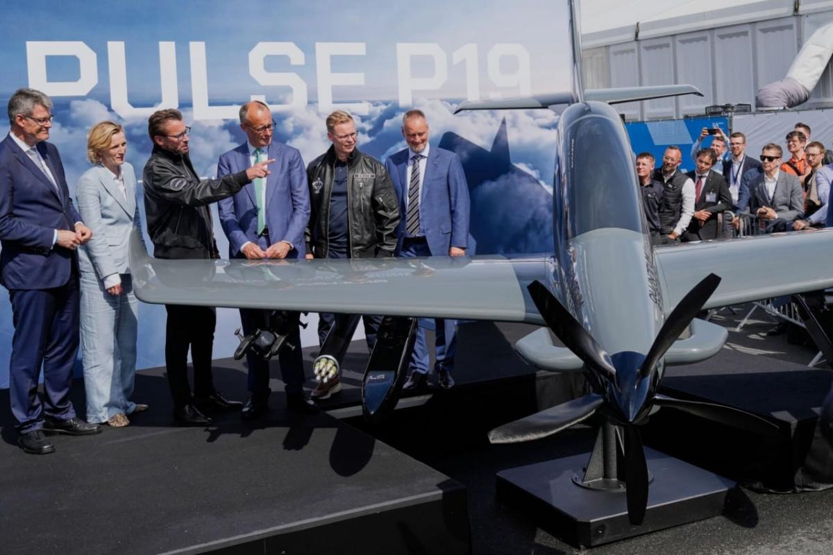 Німецькі розробники презентували бойовий літак, який зовні нагадує винищувачі часів Другої світової війни (фото). 1 Німці представили бойовий літак, схожий зовні на винищувачі Другої світової (фото)