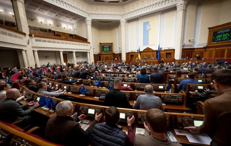 Парламент ухвалив рішення про підвищення фінансування секторів оборони та енергетики, проте без значного підвищення заробітної плати для військовослужбовців. 1