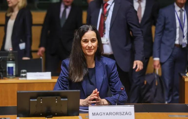 Переговори щодо вступу України до Європейського Союзу можуть бути заблоковані через питання, пов'язані з угорською національною меншиною. Переговори щодо вступу України до Європейського Союзу можуть бути заблоковані через питання, пов'язані з угорською національною меншиною. 1