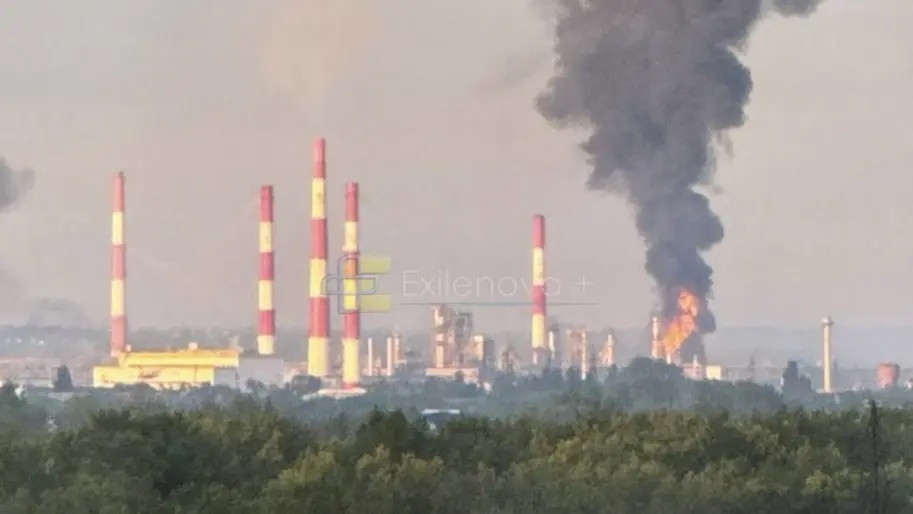 Після удару безпілотника Куйбишевський нафтопереробний завод призупинив свою діяльність, повідомляє Reuters. 1