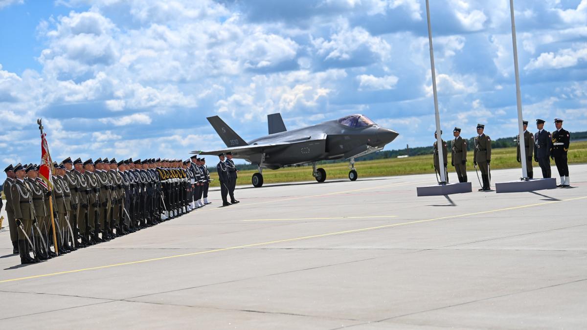Польща офіційно прийняла на озброєння свої перші винищувачі F-35