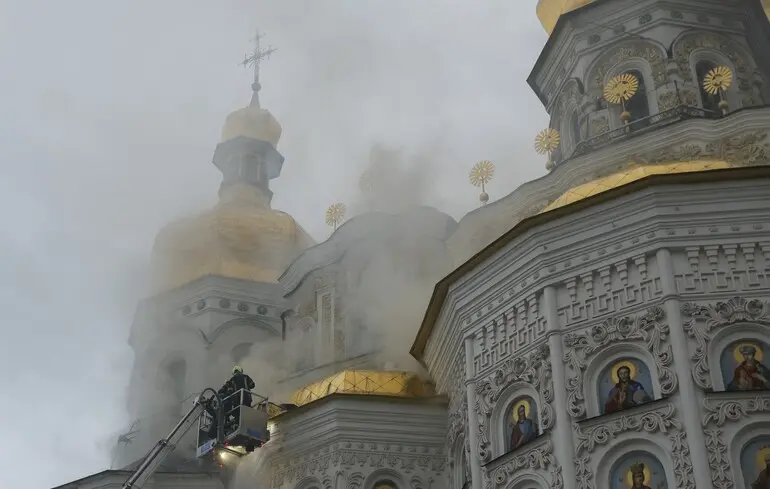 ПриватБанк звернувся до громадян України з проханням приєднатися до процесу відновлення Києво-Печерської лаври. 1