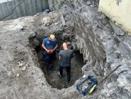 Розкопки Окольного замку - археологи відкопали засипану 300 років тому вежу поруч із бастіоном Чорторийських - фото 1