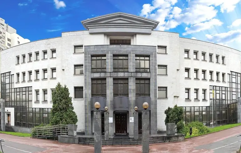 Європейський Союз оновив умови програми Ukraine Facility, що дозволяє Києву зберегти кошти, призначені для суддів Вищого антикорупційного суду. 1