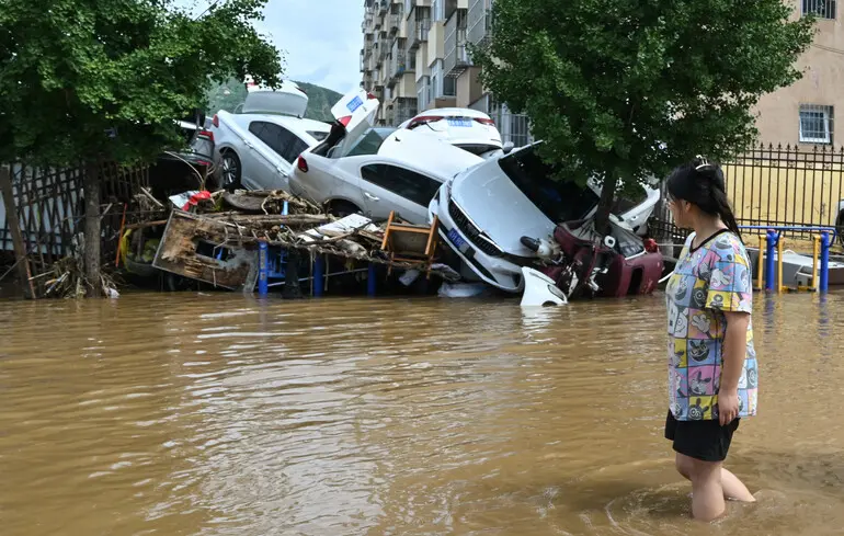 Зміна клімату створює ще одну небезпеку – значне збільшення ймовірності виникнення повеней та посух. Зміна клімату створює ще одну небезпеку – значне збільшення ймовірності виникнення повеней та посух. 1
